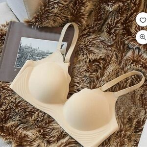 🌸. Elegant Cream Bra for Women